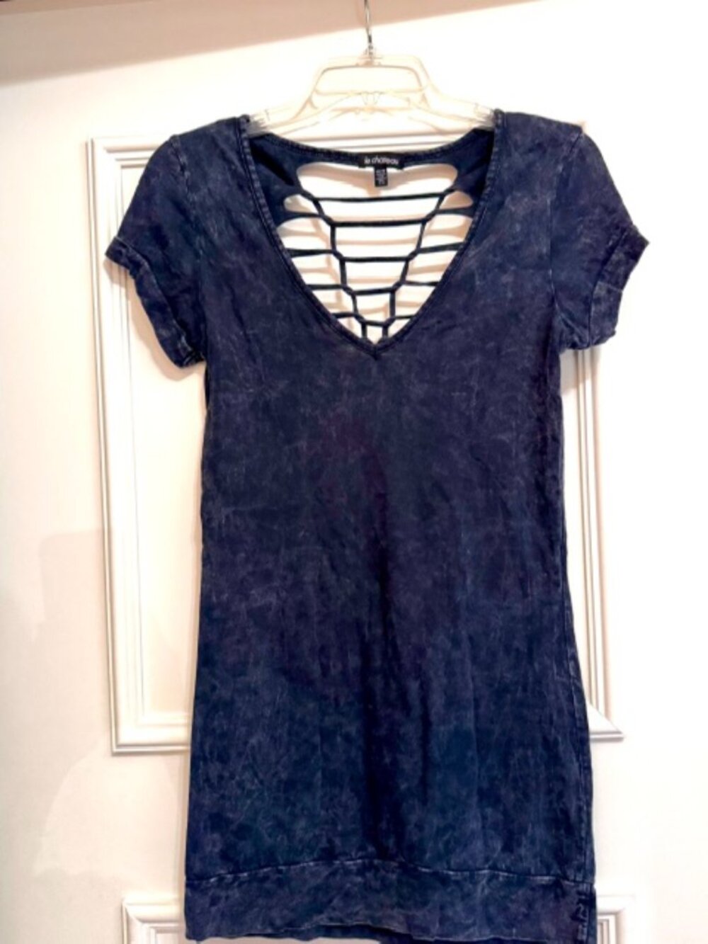 Distressed Cotton v-neck tshirt